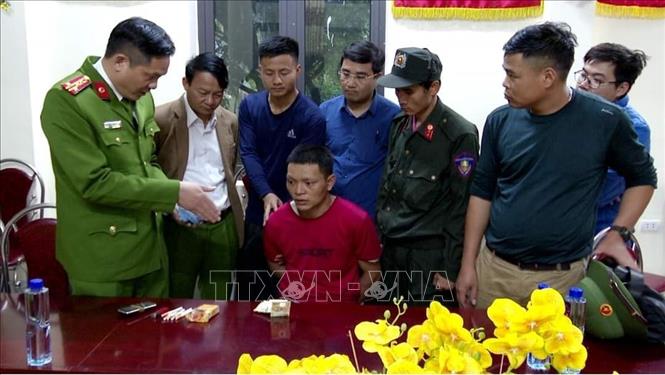 Trong ảnh: Các lực lượng Công an tỉnh Lai Châu bắt giữ đối tượng Lù Xuân Minh. Ảnh: TTXVN phát
