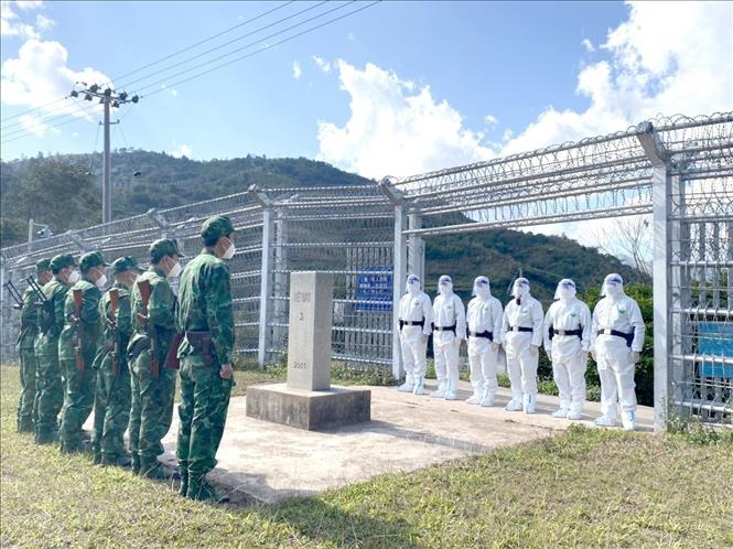 Border guards of Vietnam and China gather for the joint patrol. Photo by courtesy