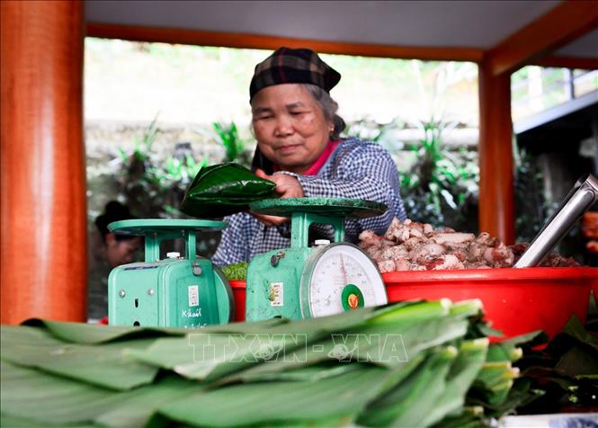 Trong ảnh: Những chiếc bánh chưng được định lượng cẩn thận. Ảnh: Nam Thái - TTXVN