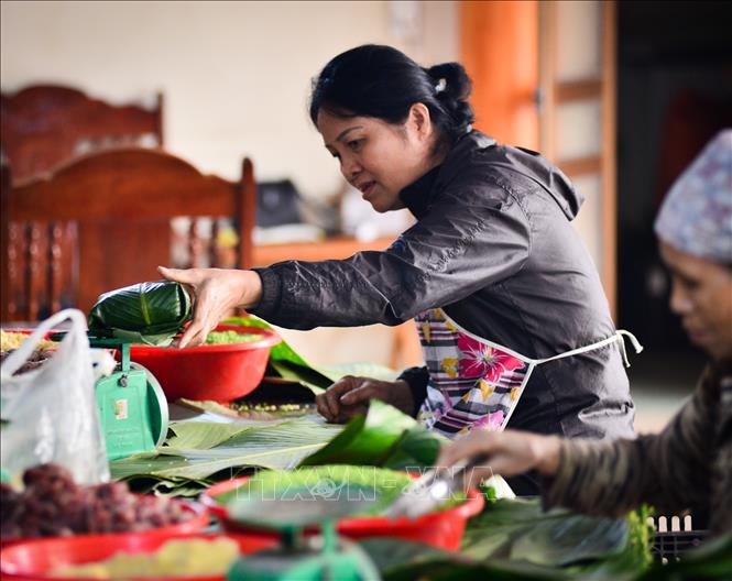 Trong ảnh: Những chiếc bánh chưng được định lượng cẩn thận. Ảnh: Nam Thái - TTXVN