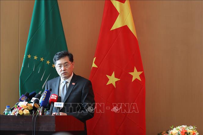 Ngoại trưởng Trung Quốc Tần Cương trong cuộc họp báo tại Addis Ababa, Ethiopia, ngày 12/1/2023. Ảnh: THX/TTXVN 