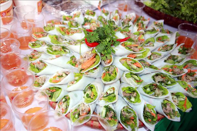 Pho Cuon (rice roll with herbs and beef) is also an attractive dish. VNA Photo