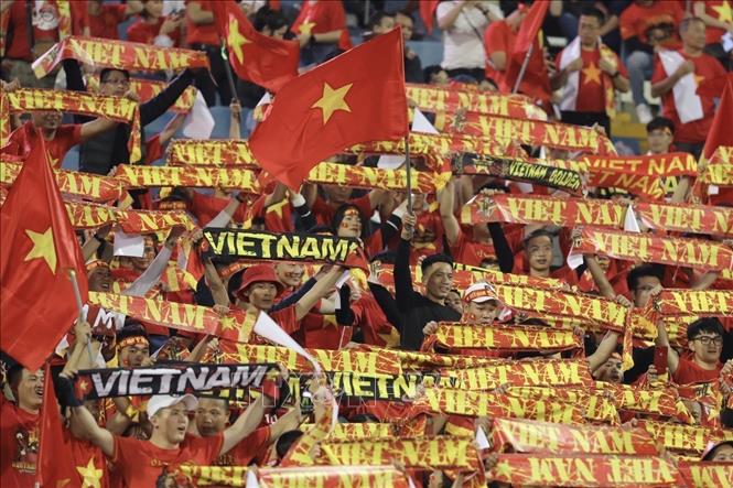 Vietnamese fans at the My Dinh stadium. VNA Photo: Minh Quyết