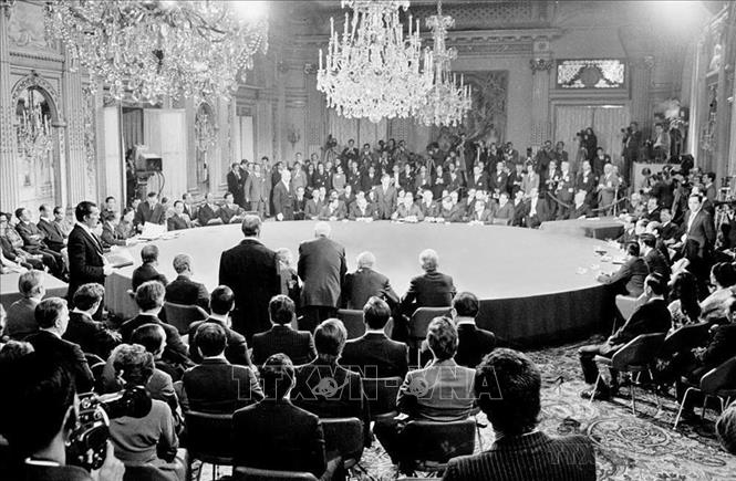 Lễ ký Hiệp định Paris về chấm dứt chiến tranh, lập lại hòa bình ở Việt Nam, ngày 27/1/1973, tại Trung tâm Hội nghị quốc tế ở Paris (Pháp). Ảnh: Văn Lượng - TTXVN