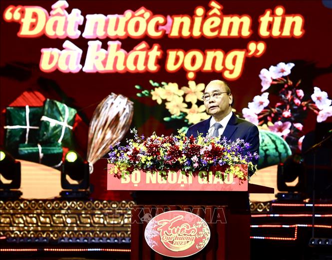 Chủ tịch nước Nguyễn Xuân Phúc phát biểu, chúc Tết bà con kiều bào. Ảnh: Lâm Khánh - TTXVN