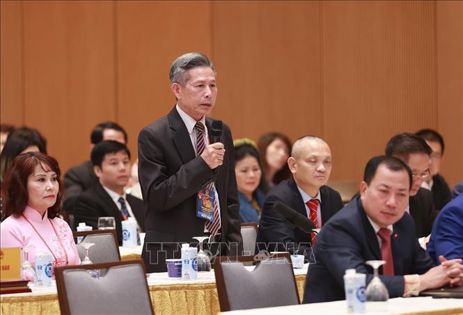 An overseas Vietnamese representative from Ukraine speaks at the meeting. VNA Photo: Dương Giang