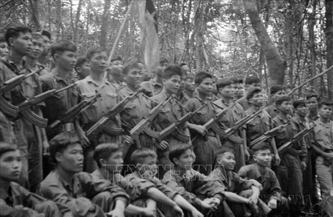 Cuộc chiến đấu anh dũng, kiên cường suốt 26 ngày đêm của quân và dân TP Huế là một trong những trọng điểm nổi bật của cuộc Tổng tiến công và nổi dậy Xuân Mậu Thân 1968. Trong ảnh: Các chiến sỹ quân Giải phóng trước giờ lên đường tiến vào TP Huế. Ảnh: Tư liệu TTXVN