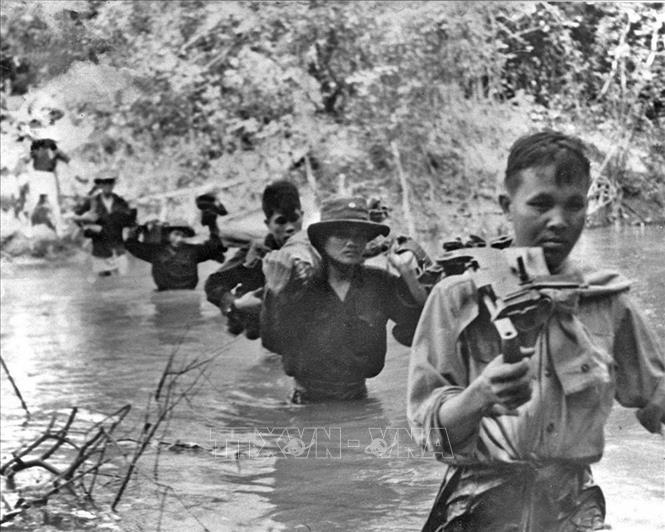 Để chuẩn bị cho trận Mậu Thân 1968, ta đã huy động hàng chục vạn cán bộ, chiến sỹ lực lượng vũ trang, tập kết một khối lượng lớn vũ khí, trang thiết bị ở vùng ven và trong các đô thị trên toàn miền Nam mà địch không hay biết. Ảnh: Tư liệu/TTXVN phát