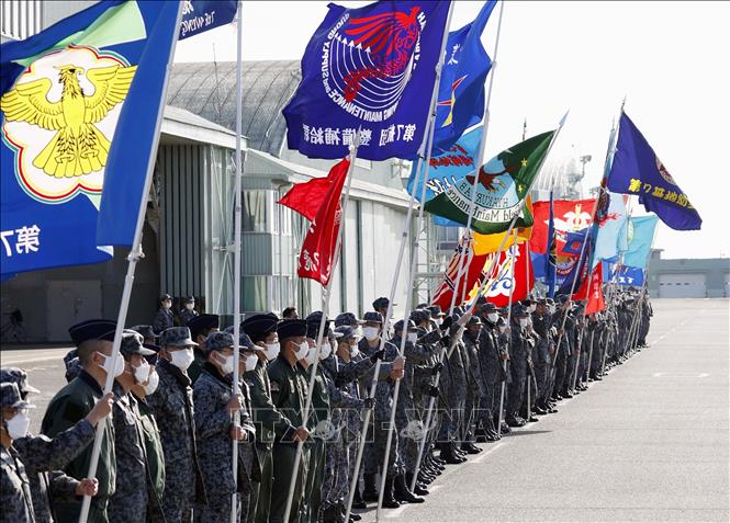 Các thành viên Lực lượng phòng vệ trên không Nhật Bản chào đón các Lực lượng không quân Ấn Độ tại căn cứ Hyakuri ở tỉnh Ibaraki ngày 10/1/2023, trước cuộc tập trận không quân chung Nhật Bản - Ấn Độ. Ảnh: Kyodo/TTXVN