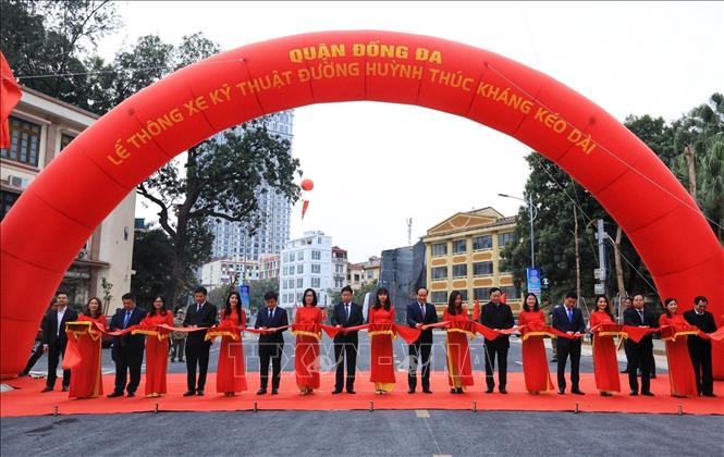 Lễ thông xe đường Huỳnh Thúc Kháng kéo dài. Ảnh: Tuấn Anh - TTXVN