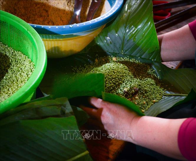 Banh Chung Gu Specialty Of Ha Giang Vna Photos Vietnam News Agency Vna