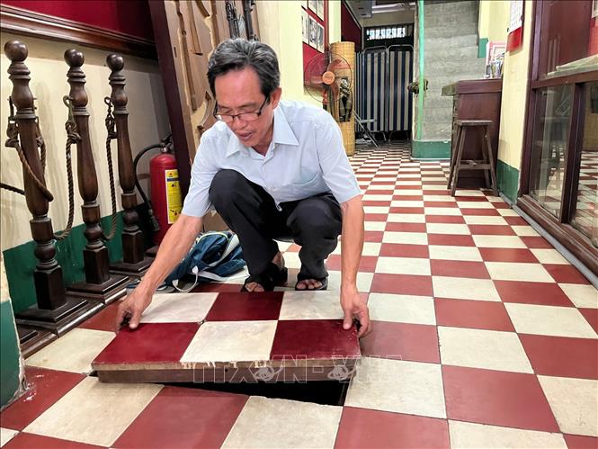 Trong ảnh: Lối vào căn hầm số nhà 287/70 Nguyễn Đình Chiểu, Quận 3, Thành phố Hồ Chí Minh. Ảnh: Hứa Chung - TTXVN