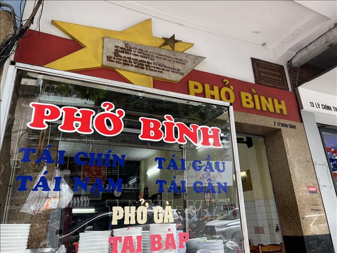 Trong ảnh: Tiệm phở Bình số 7, Yên Đỗ (nay là Lý Chính Thắng, Quận 3) của gia đình ông Ngô Toại, trước kia là Sở Chỉ huy tiền phương của Phân khu 6 ngay trước giờ xuất quân đợt 1. Ảnh: Thu Hương - TTXVN
