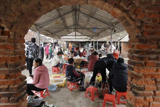 Khu chợ còn giữ được nét nguyên sơ của chợ quê truyền thống. Ảnh: Minh Quyết - TTXVN