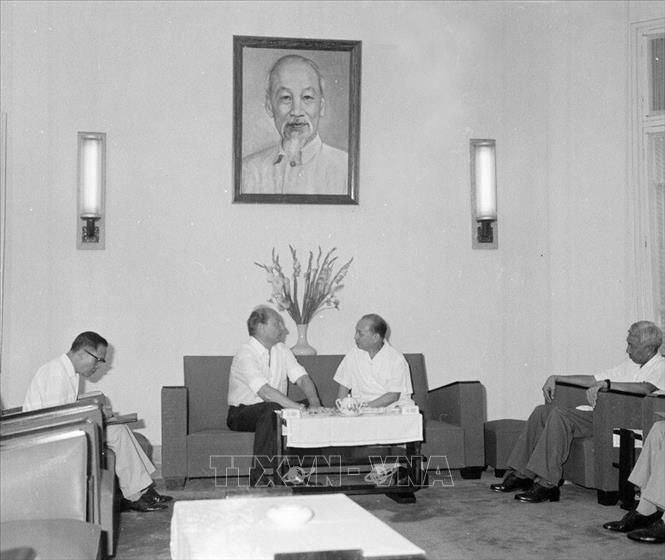 Đại sứ Phần Lan tại Việt Nam Unto Kalervo Tanskanen đến chào Chủ tịch Quốc hội Trường Chinh (15/6/1974). Ảnh: Xuân Lâm - TTVN

