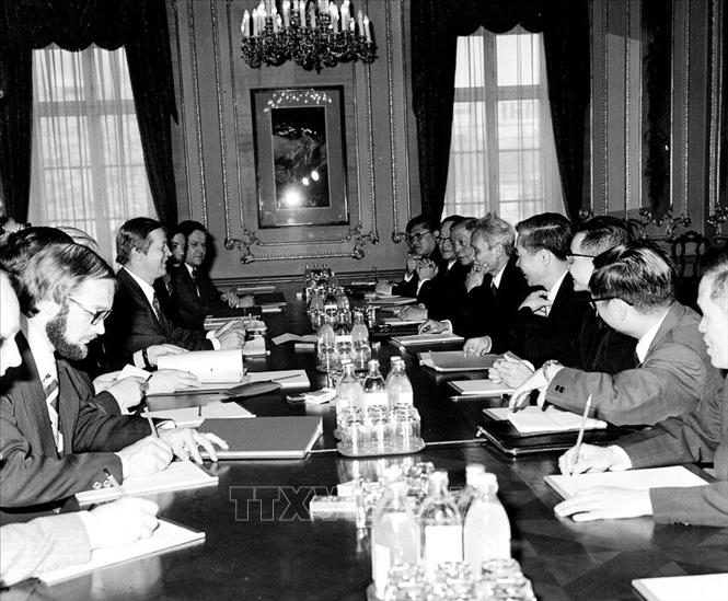 Sáng 30/5/1977, Thủ tướng Phạm Văn Đồng hội đàm với Thủ tướng Kalevi Sorsa trong chuyến thăm Phần Lan. Ảnh: TTXVN
