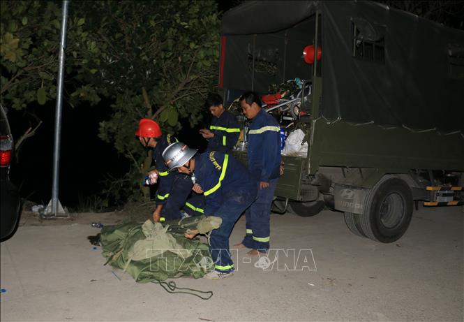 Lực lượng cứu hộ Công an tỉnh Đồng Tháp hoàn thành nhiệm vụ tham gia cứu hộ tại công trình cầu Rọc Sen. Ảnh: Nhựt An - TTXVN
