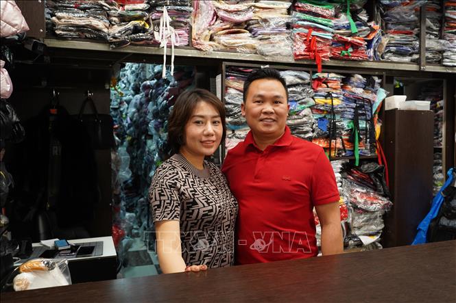 Trong ảnh:Vợ chồng anh Nguyễn Ngọc Hợi, quê Vĩnh Phúc .Ảnh: Duy Trinh– TTXVN.

