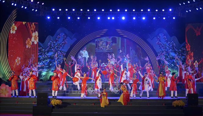Trong ảnh: Chương trình nghệ thuật chào đón Xuân Quý Mão 2023 tại thành phố Điện Biên Phủ. Ảnh: Xuân Tư - TTXVN