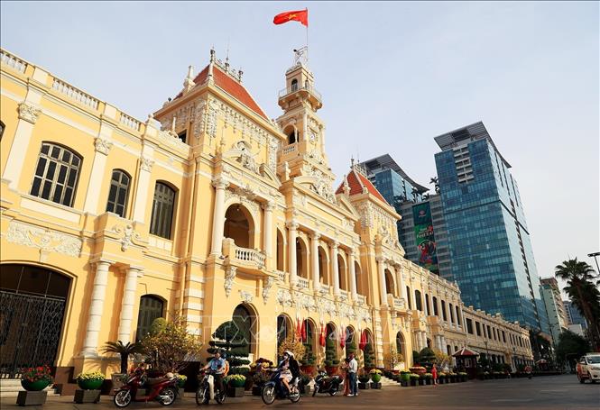Trụ sở UBND Thành phố Hồ Chí Minh, sáng mùng 1 Tết Nguyên đán Quý Mão 2023. Ảnh: Hồng Đạt - TTXVN
