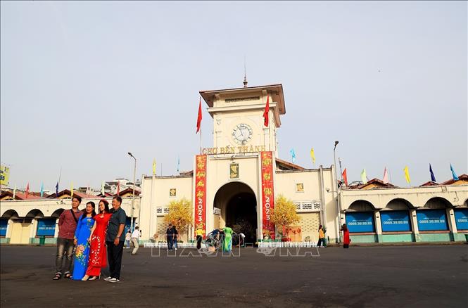Chợ Bến Thành, sáng mùng 1 Tết Nguyên đán Quý Mão 2023. Ảnh: Hồng Đạt - TTXVN
