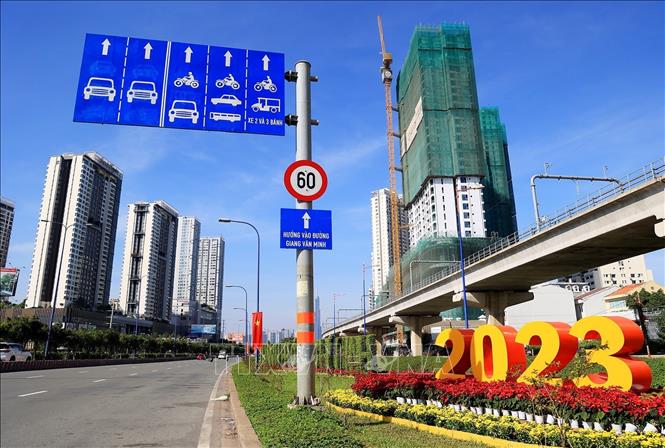 Xa lộ Hà Nội (thành phố Thủ Đức) bình yên chào năm mới Quý Mão 2023. Ảnh: Hồng Đạt - TTXVN
