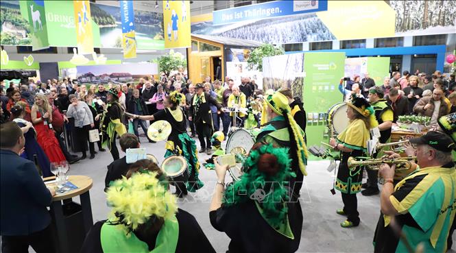 Biểu diễn âm nhạc ở khu trưng bày của bang Thüringen (Đức) tại Hội chợ Tuần lễ Xanh Berlin ngày 21/1/2023. Ảnh: Mạnh Hùng - PV TTXVN tại Đức