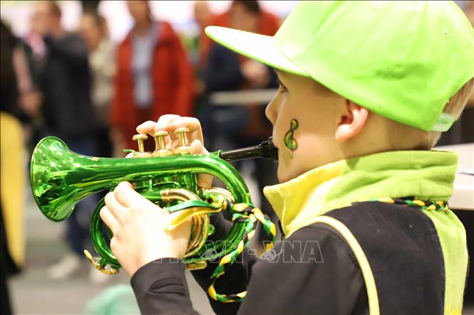 Một nghệ sĩ nhí biểu diễn tại Hội chợ Tuần lễ Xanh Berlin ngày 21/1/2023. Ảnh: Mạnh Hùng - PV TTXVN tại Đức