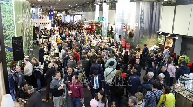 Rất đông du khách tham quan tại một khu trưng bày ở Hội chợ Tuần lễ Xanh Berlin ngày 21/1/2023. Ảnh: Mạnh Hùng - PV TTXVN tại Đức