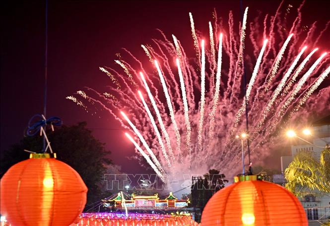 Pháo hoa mừng Năm mới Quý Mão 2023 tại Solo, Trung Java, Indonesia ngày 22/1/2023. Ảnh: AFP/TTXVN