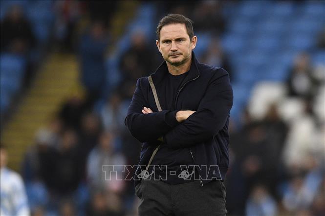 Trong ảnh: Huấn luyện viên CLB Everton của Anh Frank Lampard trước trận Everton gặp Manchester City ở Manchester, Tây Bắc vùng England ngày 31/12/2022. Ảnh: AFP/TTXVN