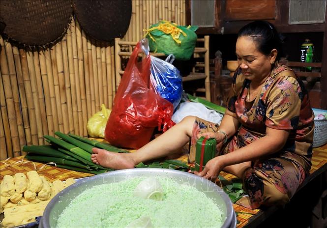 Nhi Binh village's banh tet is famous for its traditional taste. VNA Photo: Hồng Đạt
