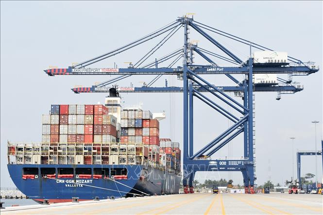 Một tàu chở hàng neo tại cảng nước sâu Lekki ở bang Lagos, Nigeria ngày 23/1/2023. Ảnh: THX/TTXVN 