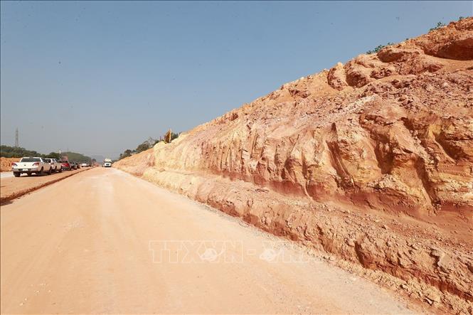 Công trường Dự án đầu tư xây dựng đường cao tốc Tuyên Quang - Phú Thọ đoạn qua tỉnh Phú Thọ. Ảnh: Dương Giang-TTXVN
