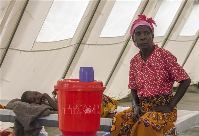 Bệnh nhân mắc bệnh tả được điều trị tại một cơ sở y tế ở Lilongwe, Malawi. Ảnh: AFP/TTXVN