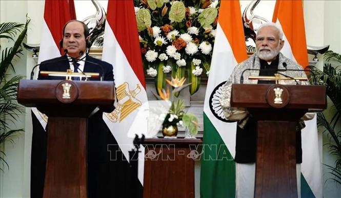 Thủ tướng Ấn Độ Narendra Modi (phải) và Tổng thống Ai Cập Abdel Fattah El-Sissi tại cuộc họp báo ở New Delhi ngày 25/1/2023. Ảnh: AFP/TTXVN