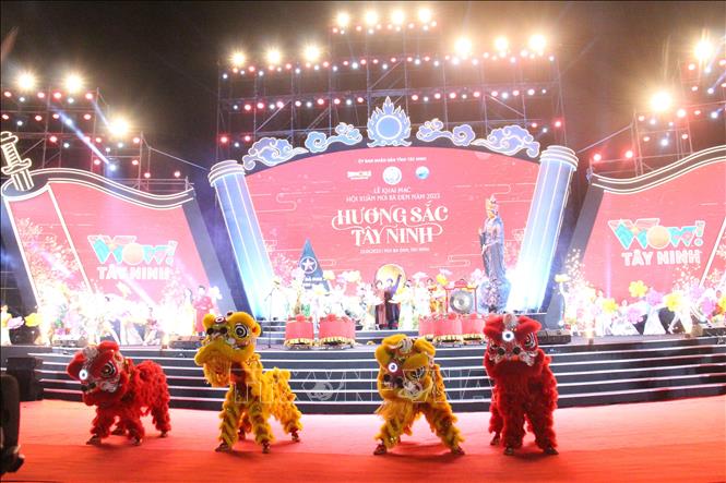 Biểu diễn nghệ thuật tại lễ khai mạc Hội Xuân núi Bà Đen năm Quý Mão 2023. Ảnh: Thanh Tân - TTXVN