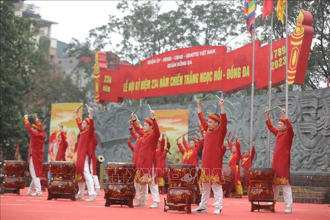 Chương trình biểu diễn nghệ thuật màn Sử thi mùa xuân Kỷ Dậu 1789 do các nghệ sĩ Nhà hát tuồng Trung ương biểu diễn. Ảnh: Minh Quyết - TTXVN