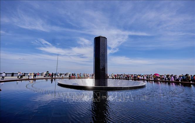 Bể nước lớn tại Quảng trường trên đỉnh núi Bà Đen. Ảnh: Thanh Tân - TTXVN