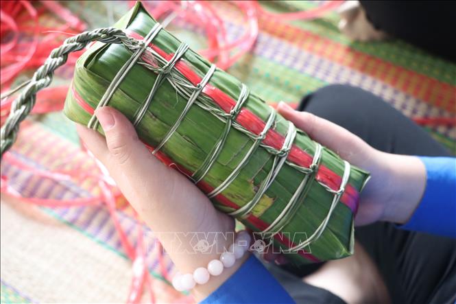 Đòn bánh tét thành phẩm có hình dáng trụ tròn, cao khoảng 20 cm. Ảnh: Chương Đài - TTXVN
