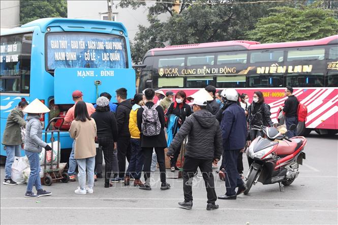 Bến xe Giáp Bát dự kiến đón khoảng 600 chuyến xe chở người dân từ các tỉnh quay trở lại Hà Nội (ảnh chụp lúc 12h30 ngày 26/1). Ảnh: Hoàng Hiếu - TTXVN 