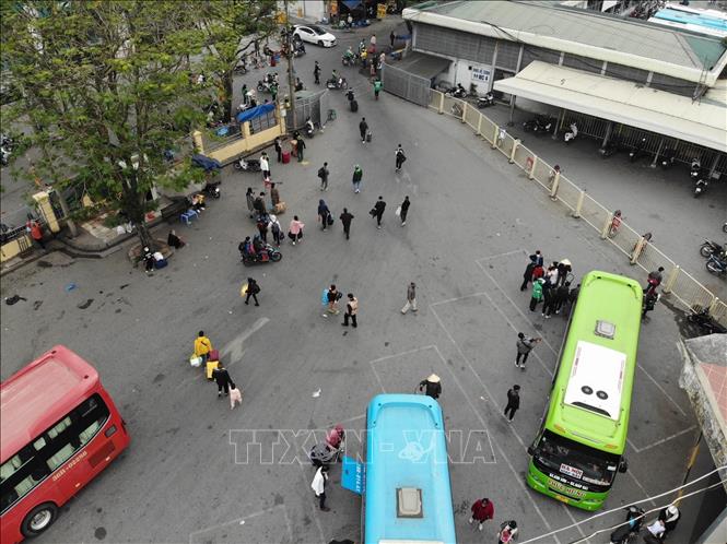 Bến xe Giáp Bát sẽ đón khoảng 600 xe đưa hành khách từ các tỉnh, thành phía Nam về Hà Nội (ảnh chụp lúc 12h50 ngày 26/1). Ảnh: Hoàng Hiếu - TTXVN 