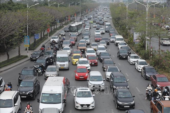 Mật độ giao thông liên tục tăng cao hướng từ cầu Vĩnh Tuy vào trung tâm Thành phố (ảnh chụp lúc 15 giờ 7 phút). Ảnh: Minh Quyết - TTXVN