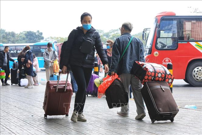 Người dân trở lại Thủ đô sau kỳ nghỉ Tết Nguyên đán (ảnh chụp lúc 15 giờ 15' tại Bến xe Mỹ Đình). Ảnh: Tuấn Anh - TTXVN