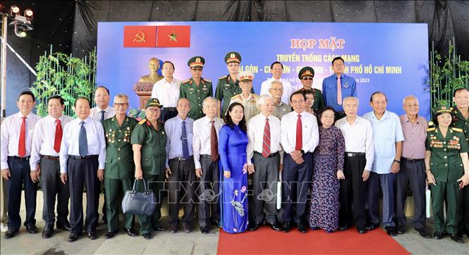 Trong ảnh: Nguyên lãnh đạo Đảng, Nhà nước và lãnh đạo Thành phố Hồ Chí Minh đến dự họp mặt. Ảnh: Hồng Giang - TTXVN.