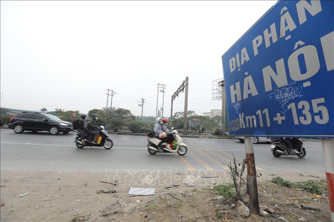 Người dân trở về Hà Nội sau kỳ nghỉ Tết kéo dài (ảnh chụp tại đường Nguyễn Bình (Gia Lâm) lúc 16h30’). Ảnh: Minh Quyết - TTXVN