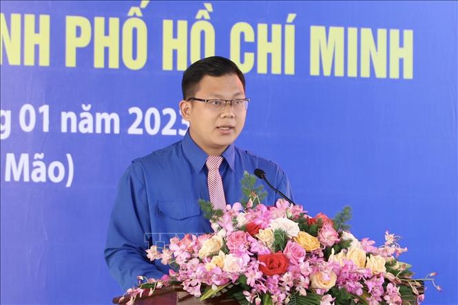 Trong ảnh: Đại diện thế hệ trẻ Thành phố Hồ Chí Minh, anh Phạm Quang Thắng, Công dân trẻ tiêu biểu Thành phố Hồ Chí Minh năm 2022 phát biểu tại chương trình. Ảnh: Hồng Giang - TTXVN.