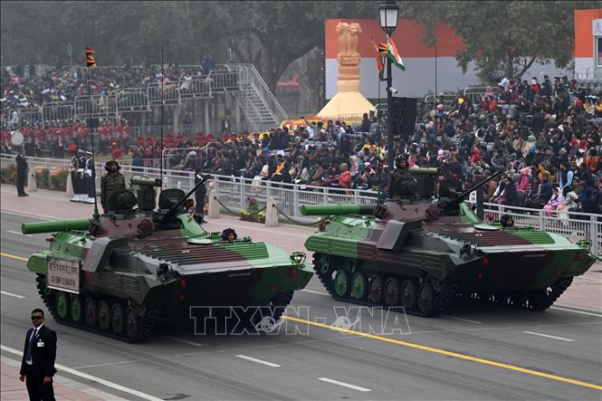 Các xe tăng tham gia cuộc diễu hành nhân kỷ niệm 74 năm Ngày Cộng hòa tại thủ đô New Delhi, Ấn Độ ngày 26/1/2023. Ảnh: AFP/TTXVN