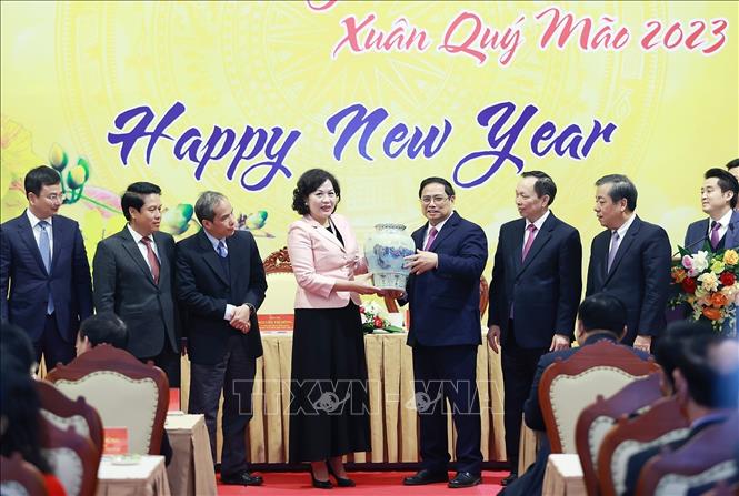 Thủ tướng Phạm Minh Chính chúc Tết ngành Ngân hàng. Ảnh: Dương Giang-TTXVN