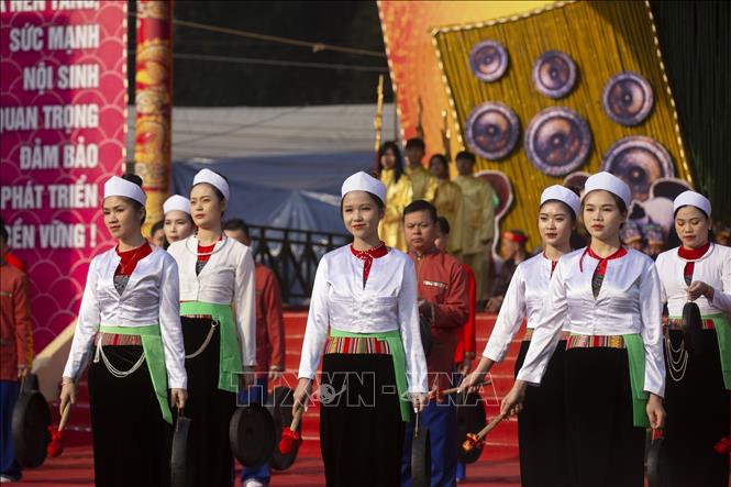 Trong ảnh: trình diễn chiêng Mường trong Lễ hội Khai hạ dân tộc Mường Hòa Bình năm 2023. Ảnh: Trọng Đạt - TTXVN